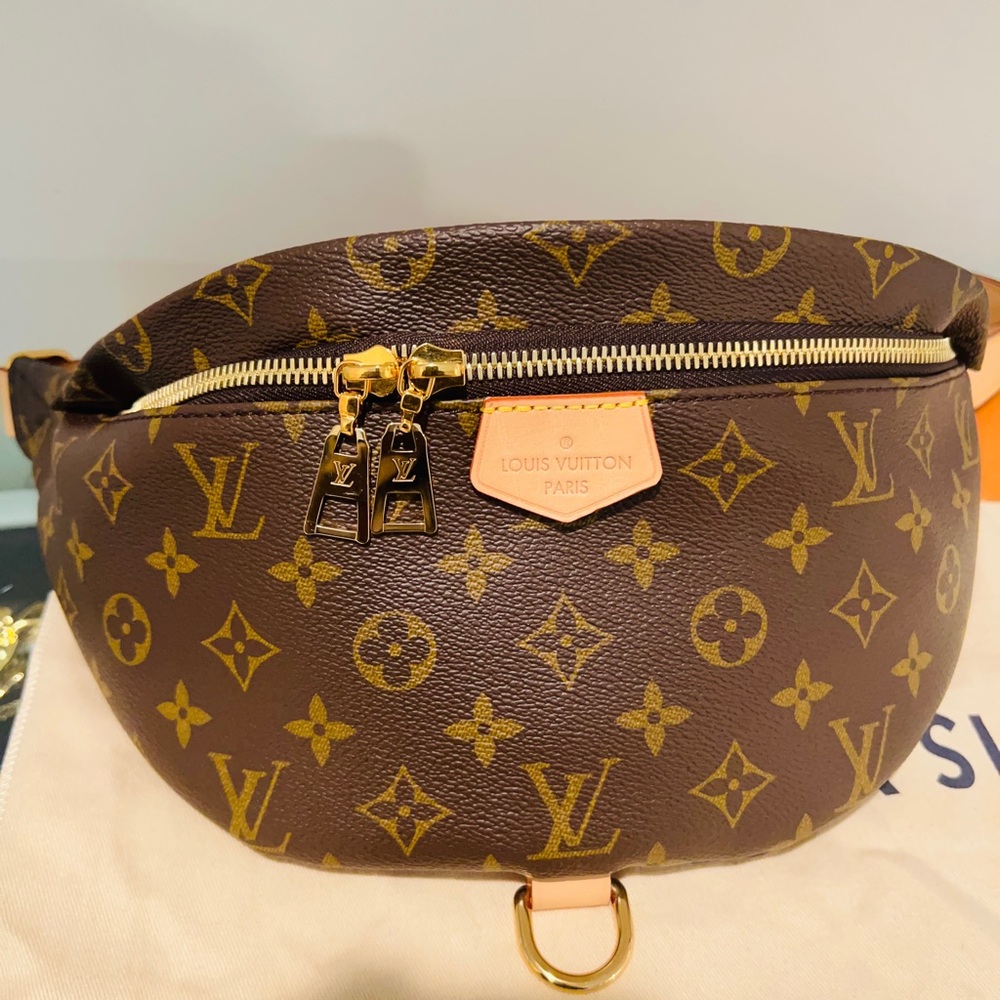 Louis Vuitton Monogram Bumbag
Brand new. Never worn. Sold out and discontinued